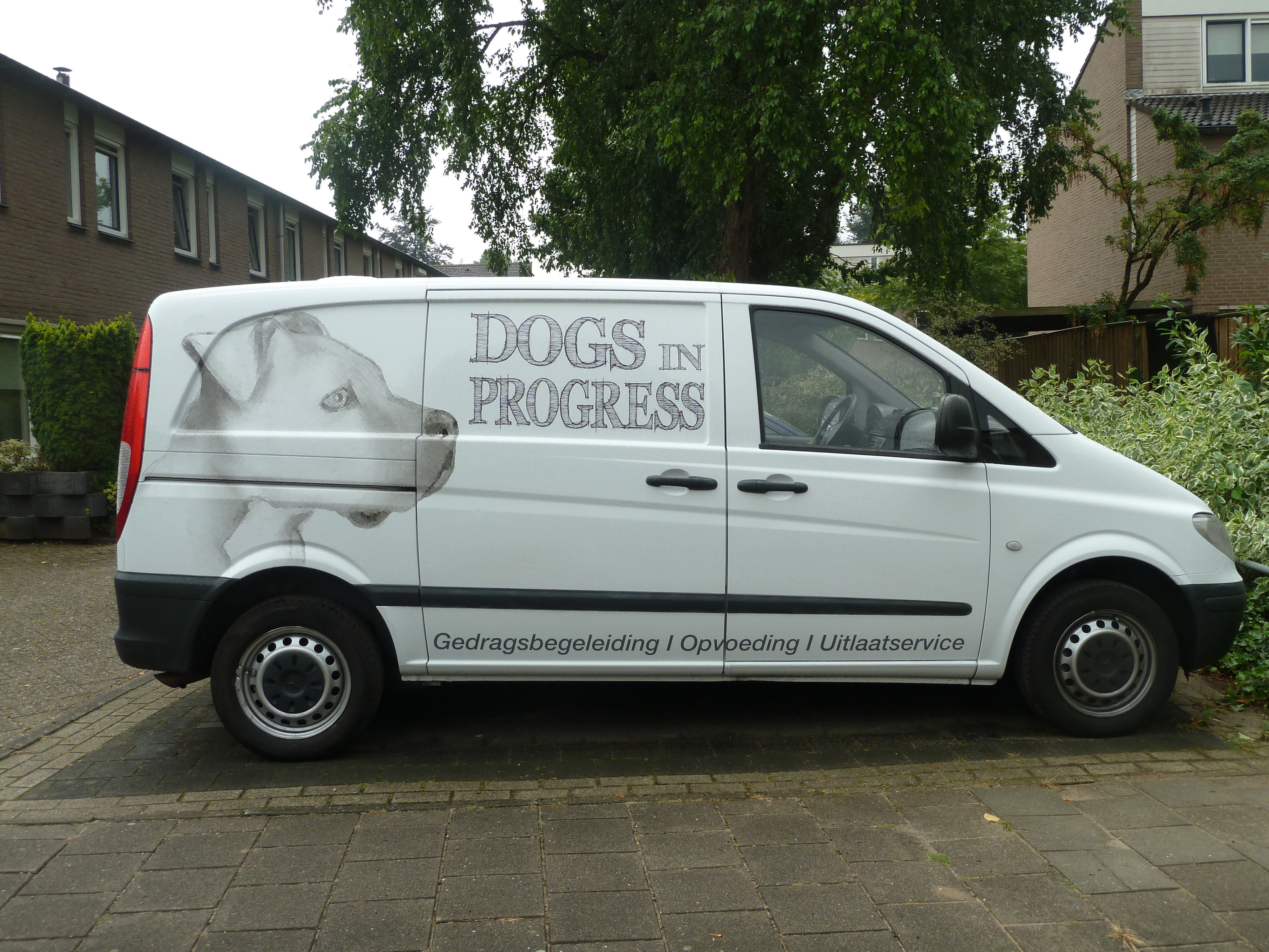Uitlaatservice Veldhoven Dogs in Progress bus
